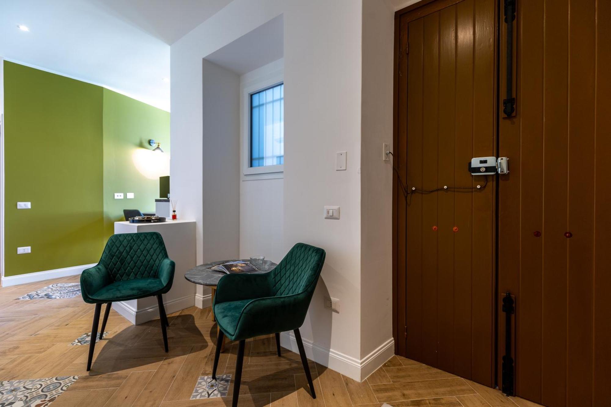 Ginett'S House Hotel Cagliari Bagian luar foto